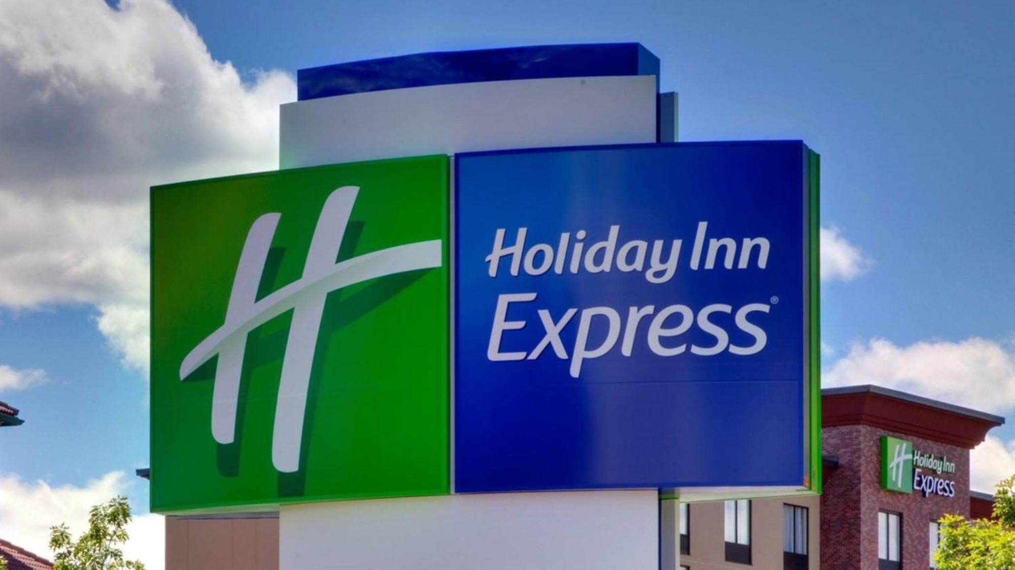 Holiday Inn Express & Suites George - Quincy South By Ihg Exterior photo